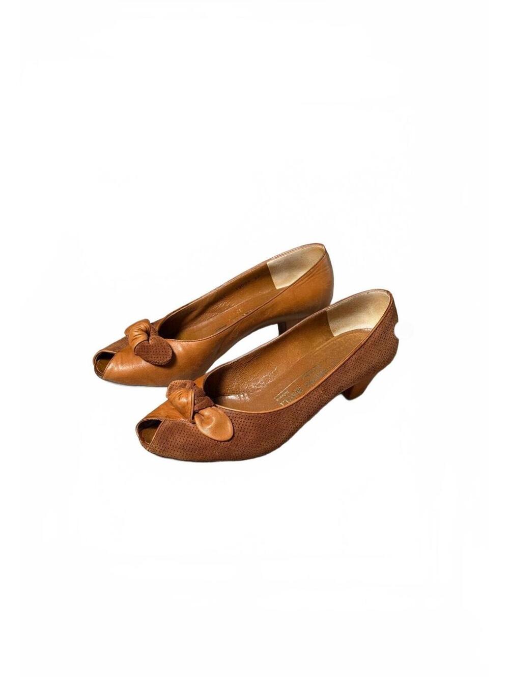 Bruno Magli Suede Cognac vintage brown leather peep toe Bow Perforated pump 37 7